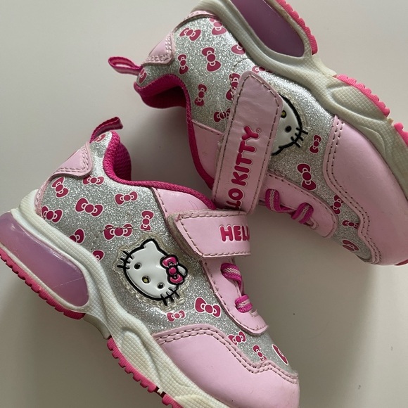 Sanrio Hello Kitty Toddlers Lighted Glitter Pink SilverSneakers Shoes Size 6 - Picture 2 of 5